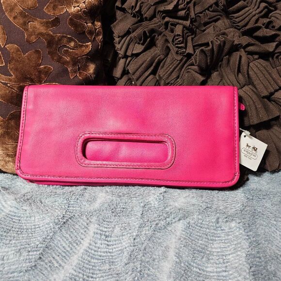 Coach Handbags - NEW! RARE! Vintage Coach Leather Foldover Clutch Purse